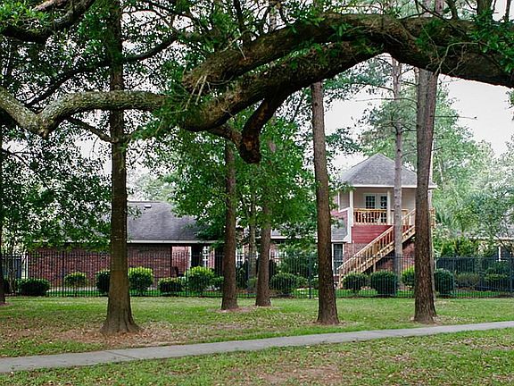 4th image of 15807 Oak Island Dr