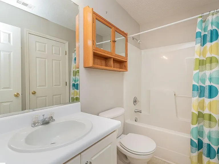 215 E Middlebury Ln SW — Photo 10