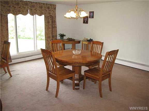 3rd image of 2140 Meadow Ln