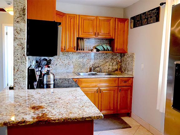 3rd image of 118 NW 13th Avenue