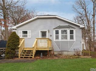 59 Carlton Ave, Mastic, NY 11950