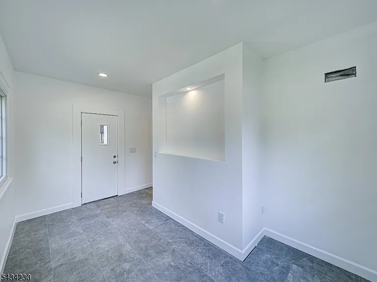 217 Heywood Ave — Photo 21
