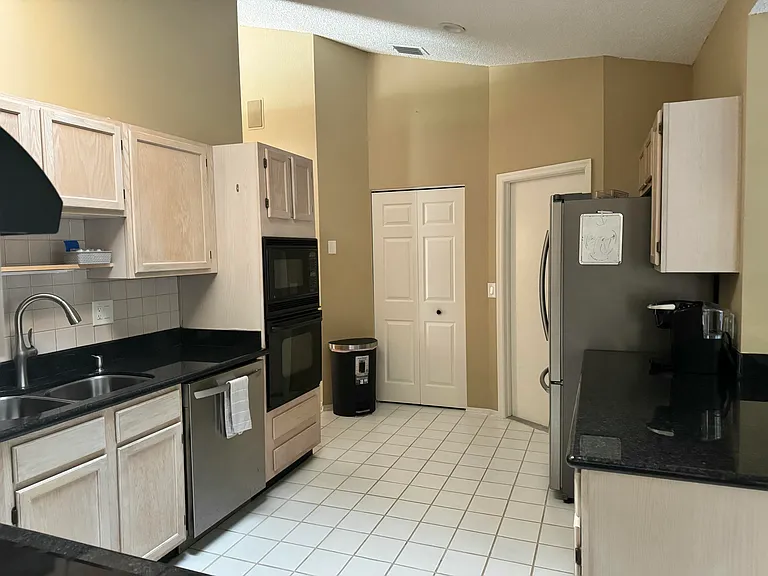 2937 SE Cates Cir — Photo 16