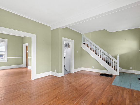3rd image of 2687 Hibbert Ave