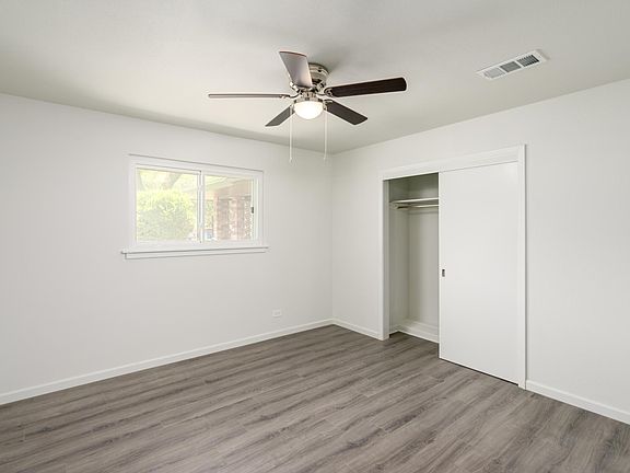 3rd image of 2411 Danbury St