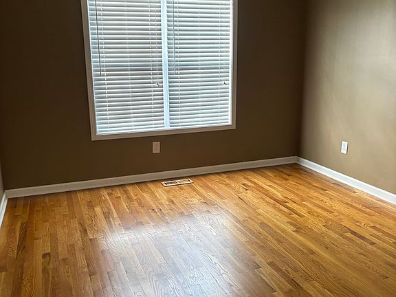 4th image of 399 Strawberry Dr