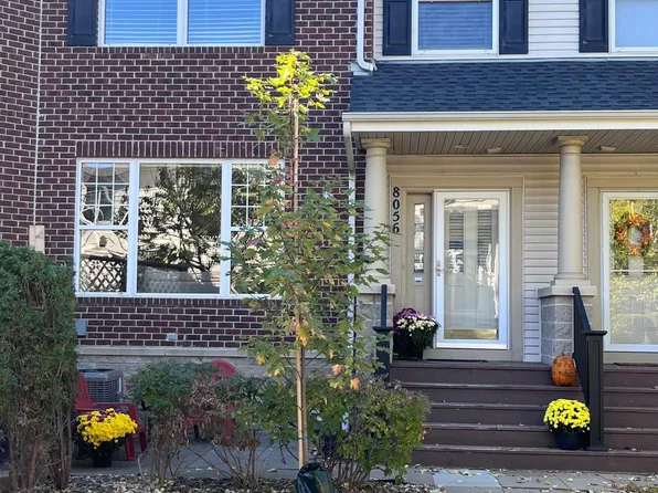 8056 Golden Valley Rd, Golden Valley, MN 55427