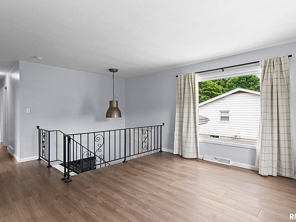 5th image of 108 Collier Dr