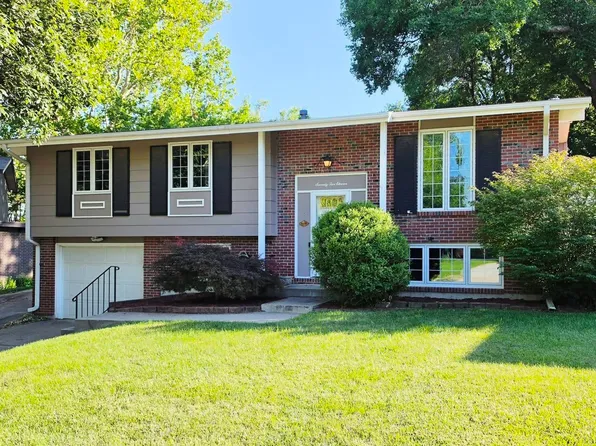 7511 Englewood Dr, Lincoln, NE 68510
