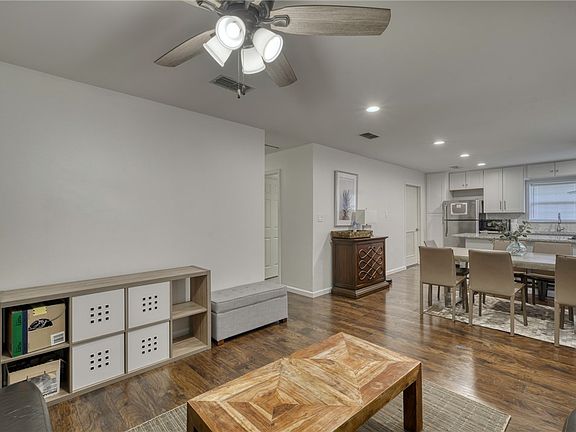 4th image of 910 Welsh Ave
