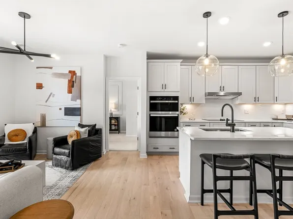 6 Stratton Dr #408, Woburn, MA 01801