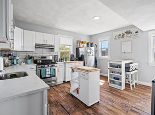 107 Temple St #1R, Somerville, MA 02145