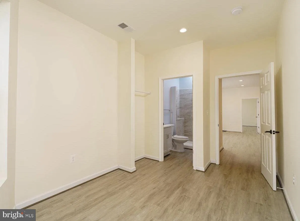 3 bed, 3.0 bath, 1124 sqft, $3,500 — Photo 4