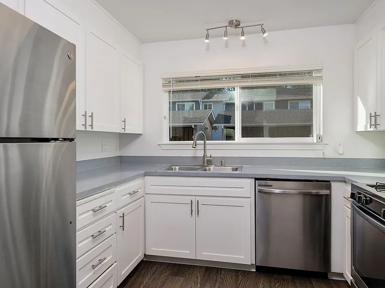 LSLV Lakeshore Lakeview — Photo 17