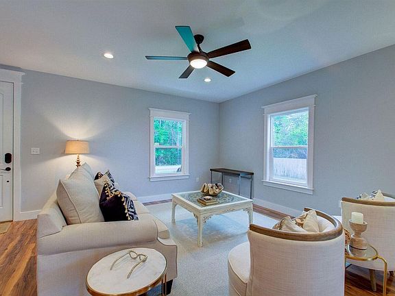 5th image of 326 Shelter Cove Dr