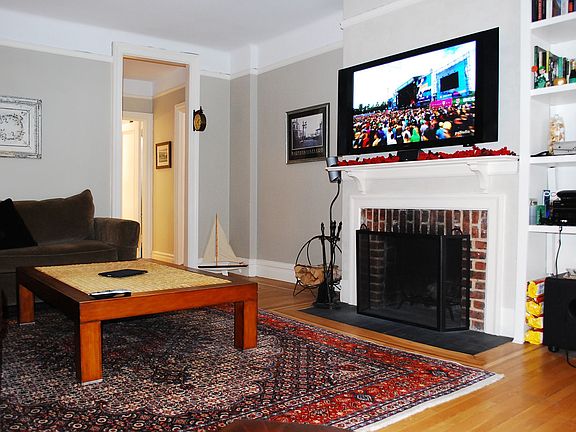 Living Room with fireplace