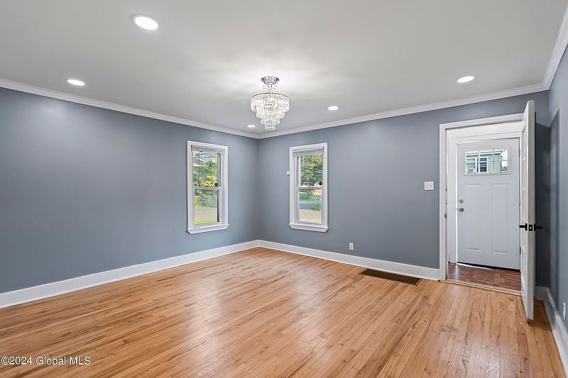 4th image of 157 Oakland Avenue