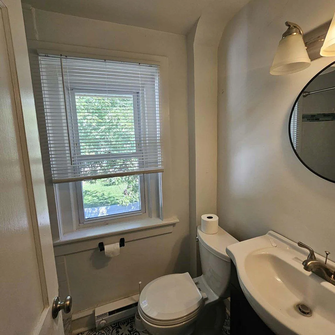2 bed, 1.0 bath, 5124 sqft, $1,550 — Photo 4