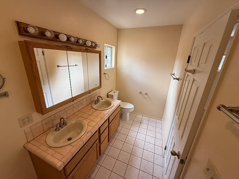 385 Eaton Dr — Photo 19