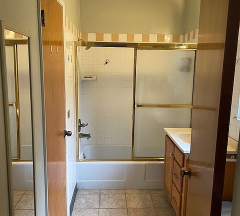 4th image of 11 W Longden Ave #B