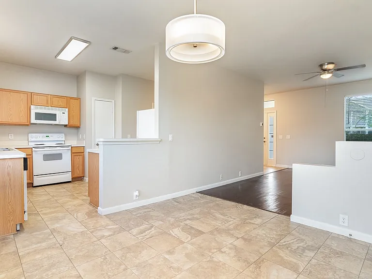 815 Carlton Rd — Photo 5