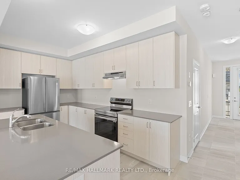 16 Crossmore Cres — Photo 9