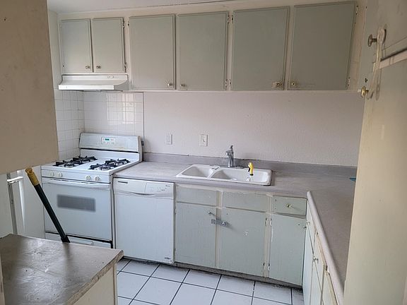 3rd image of 25180 E 5th St #204