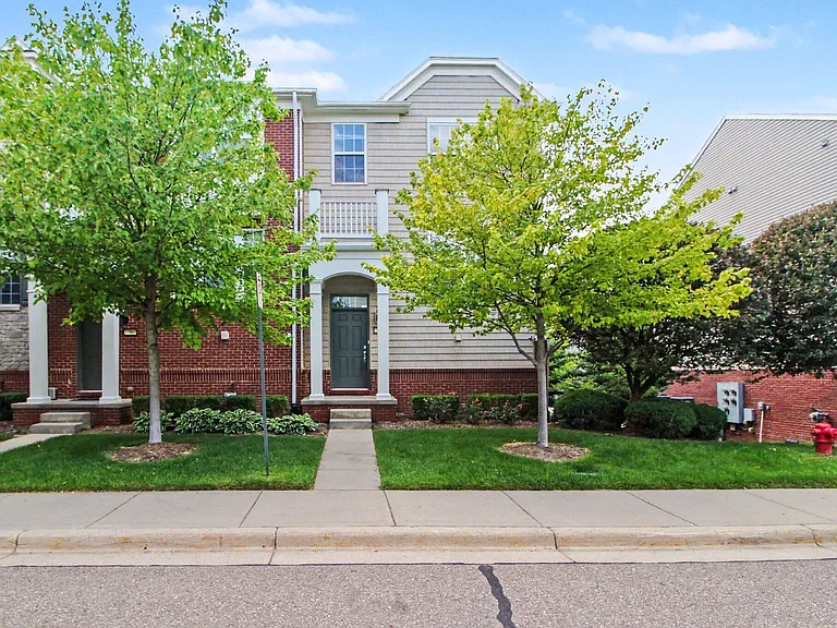 27971 Middleton Dr — Photo 1