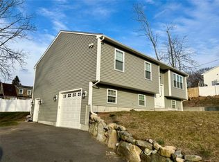 22 Pinewood Ave, Johnston, RI 02919