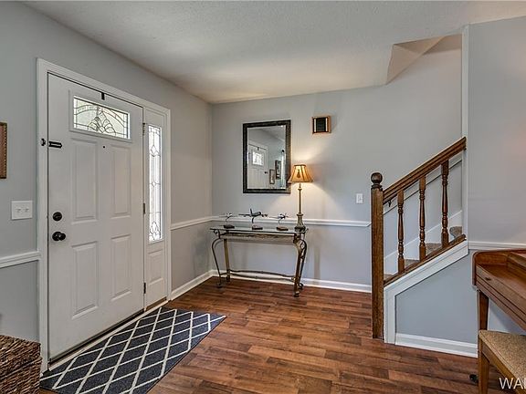 3rd image of 1074 Fairfax Dr