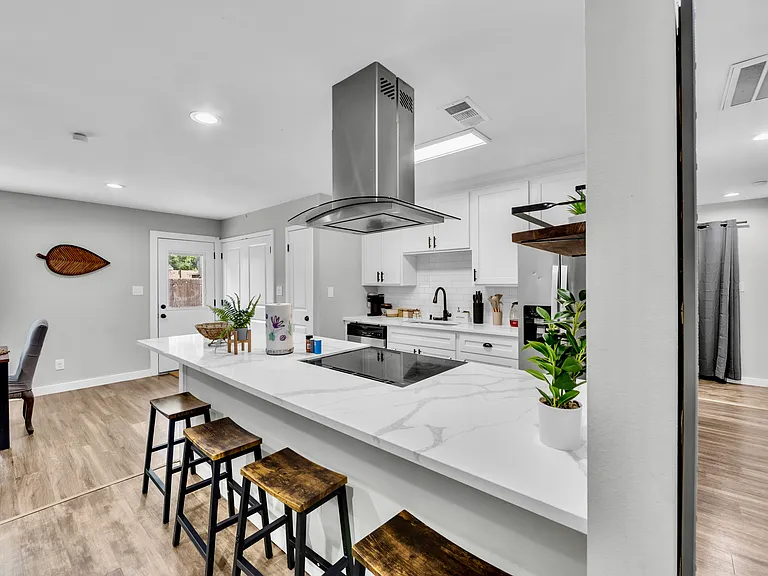 1005 Cambridge Dr — Photo 7