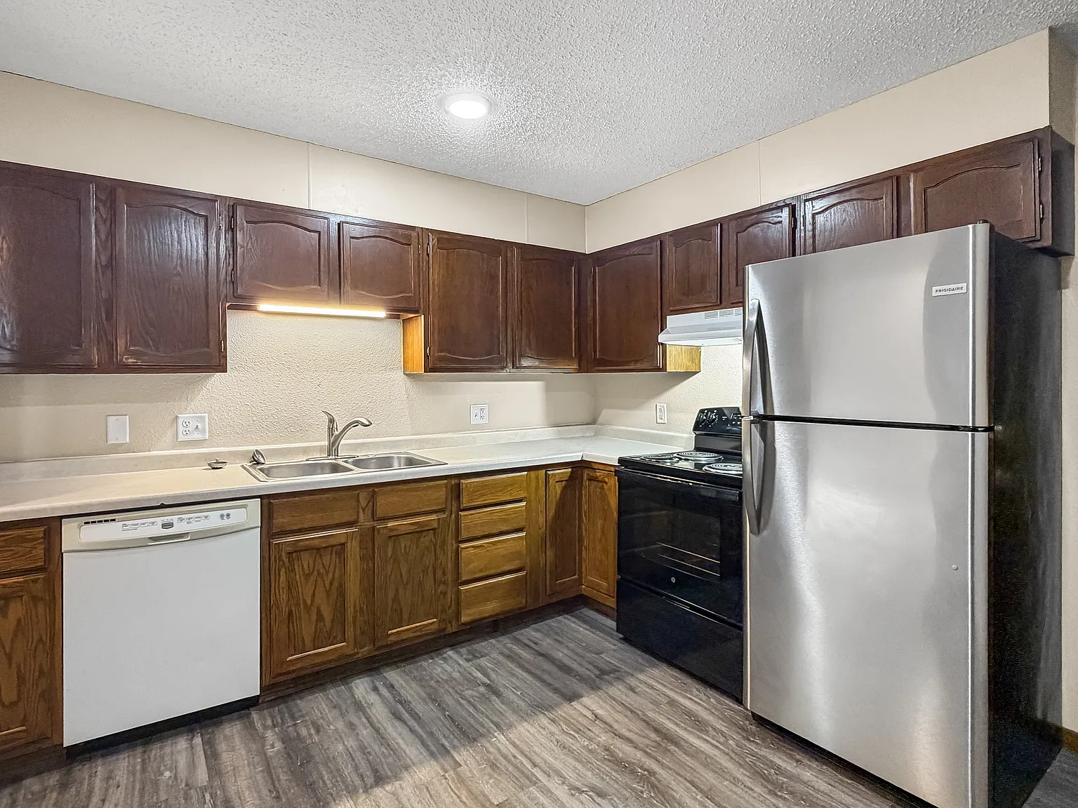 3 bed, 845 sqft, $1,080 — Photo 2