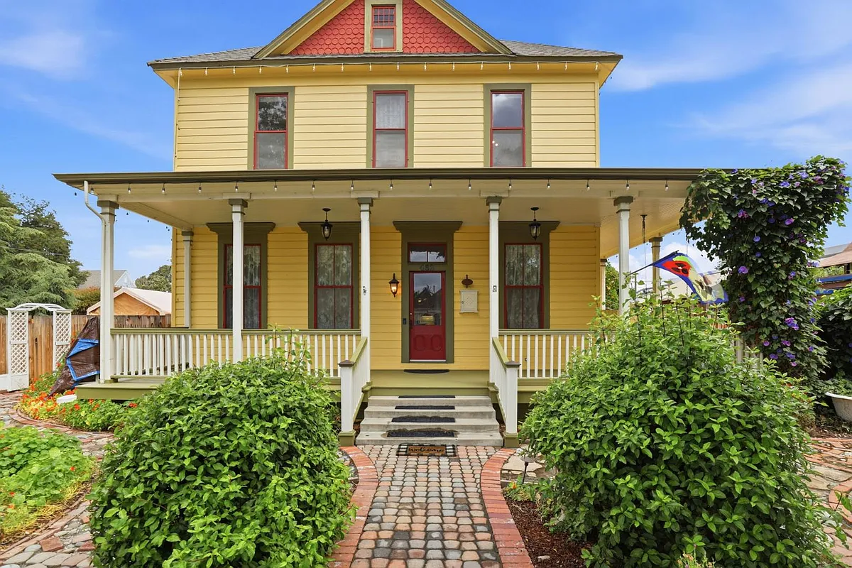 Property Photo - 482 South St