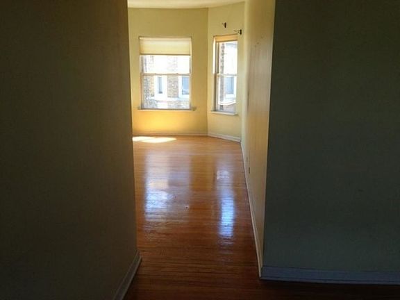 3rd image of 1622 W Farwell Ave APT 3B