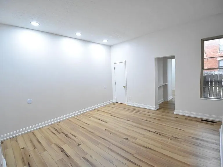 410 W 1st Ave — Photo 11