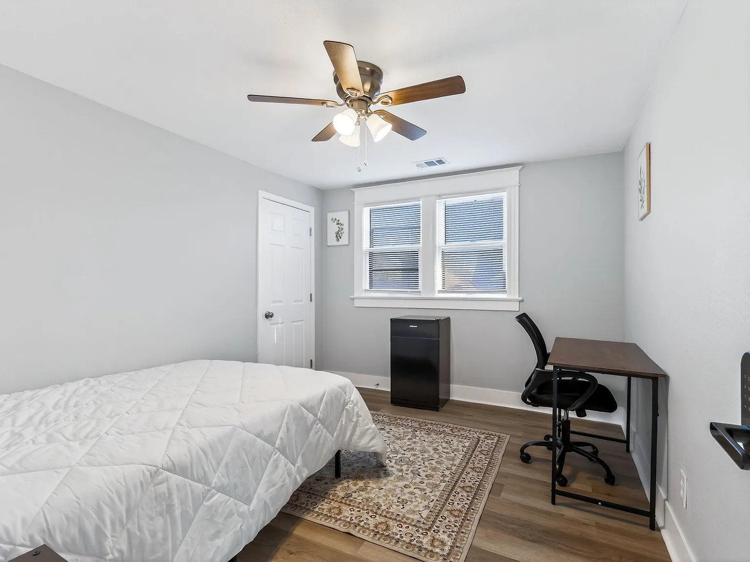 4 bed, 6.5 bath, 2186 sqft, $702 — Photo 1
