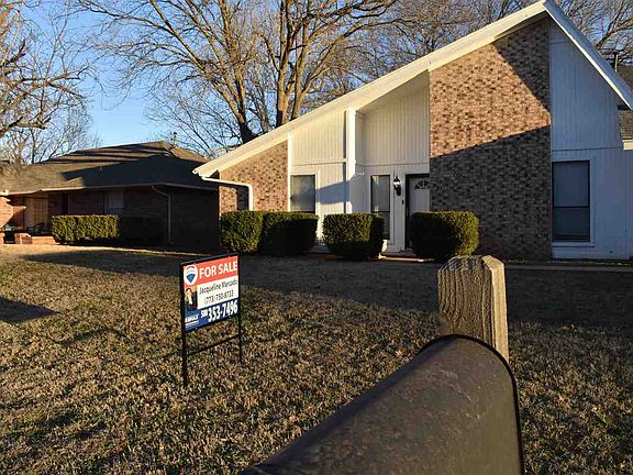 2nd image of 3103 NE Kingsbriar Dr