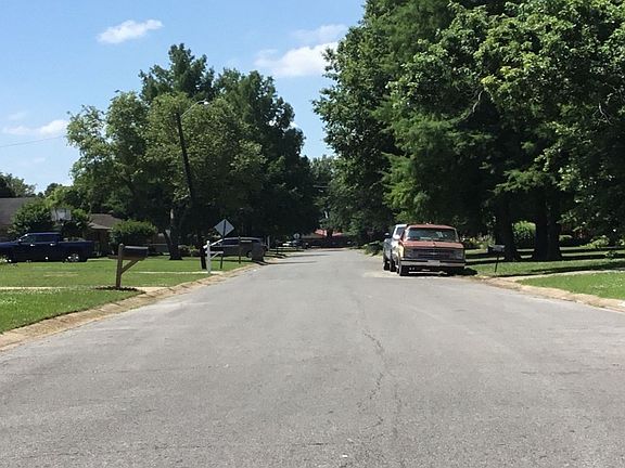 5th image of 1576 W Pear Ln