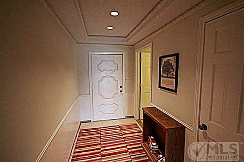 5th image of 303 Glenn Ave