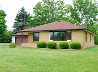 1601 S Johnson Rd, New Berlin, WI 53146