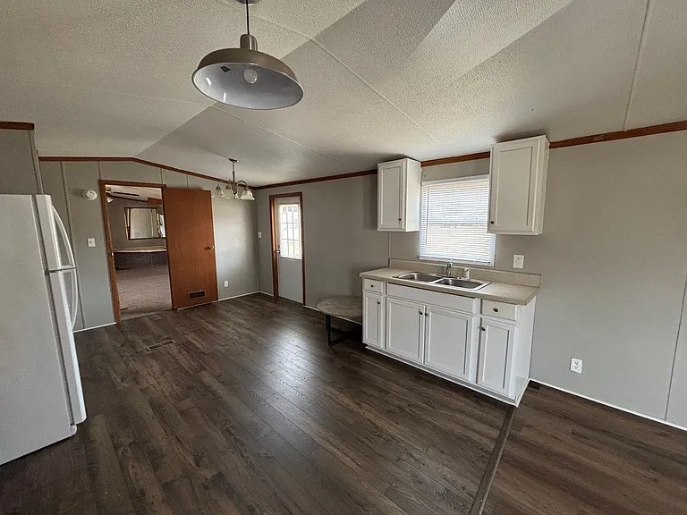1514 Avalon Dr — Photo 6