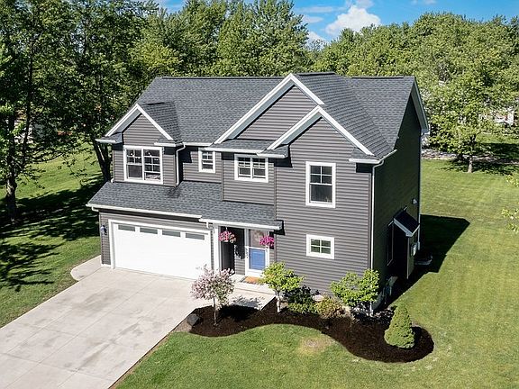 3rd image of 35 Lakewood Dr