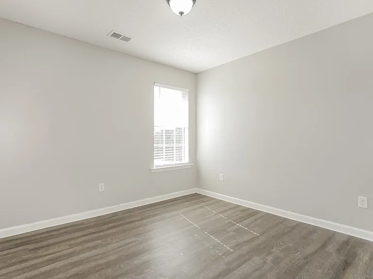 2948 Mount Pleasant Rd S — Photo 15