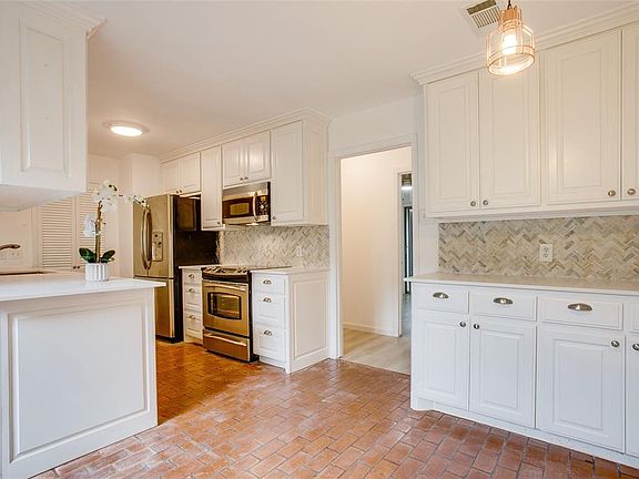 3rd image of 7060 Briarmeadow Dr