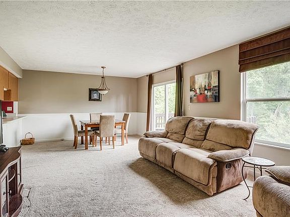 2nd image of 306 Wildflower Ct
