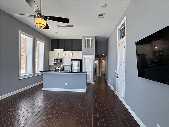 5th image of 2901 Lee St Unit 2