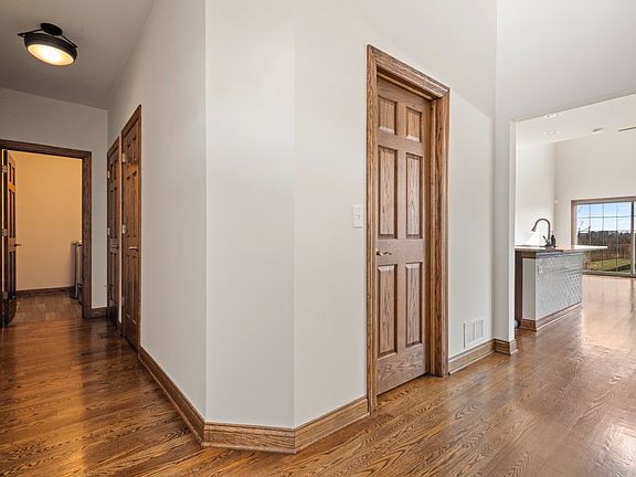 2nd image of 9351 Parkwood Ln