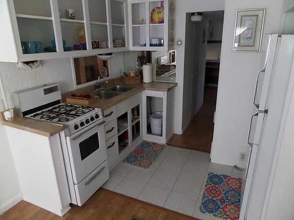 2nd image of 34646 Lillian St