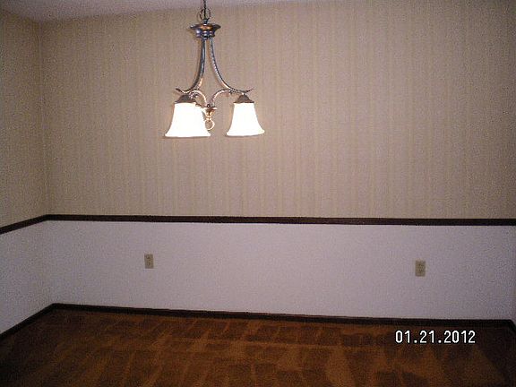 3rd image of 784 Newberry Dr