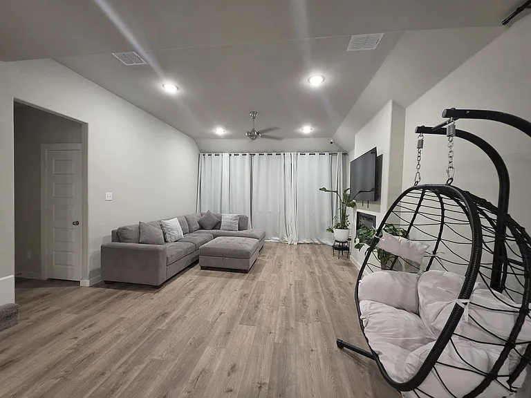 1334 Great Sand Dune St — Photo 4